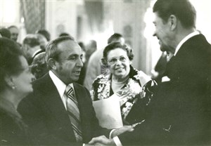 Image description is not available for 1977.056